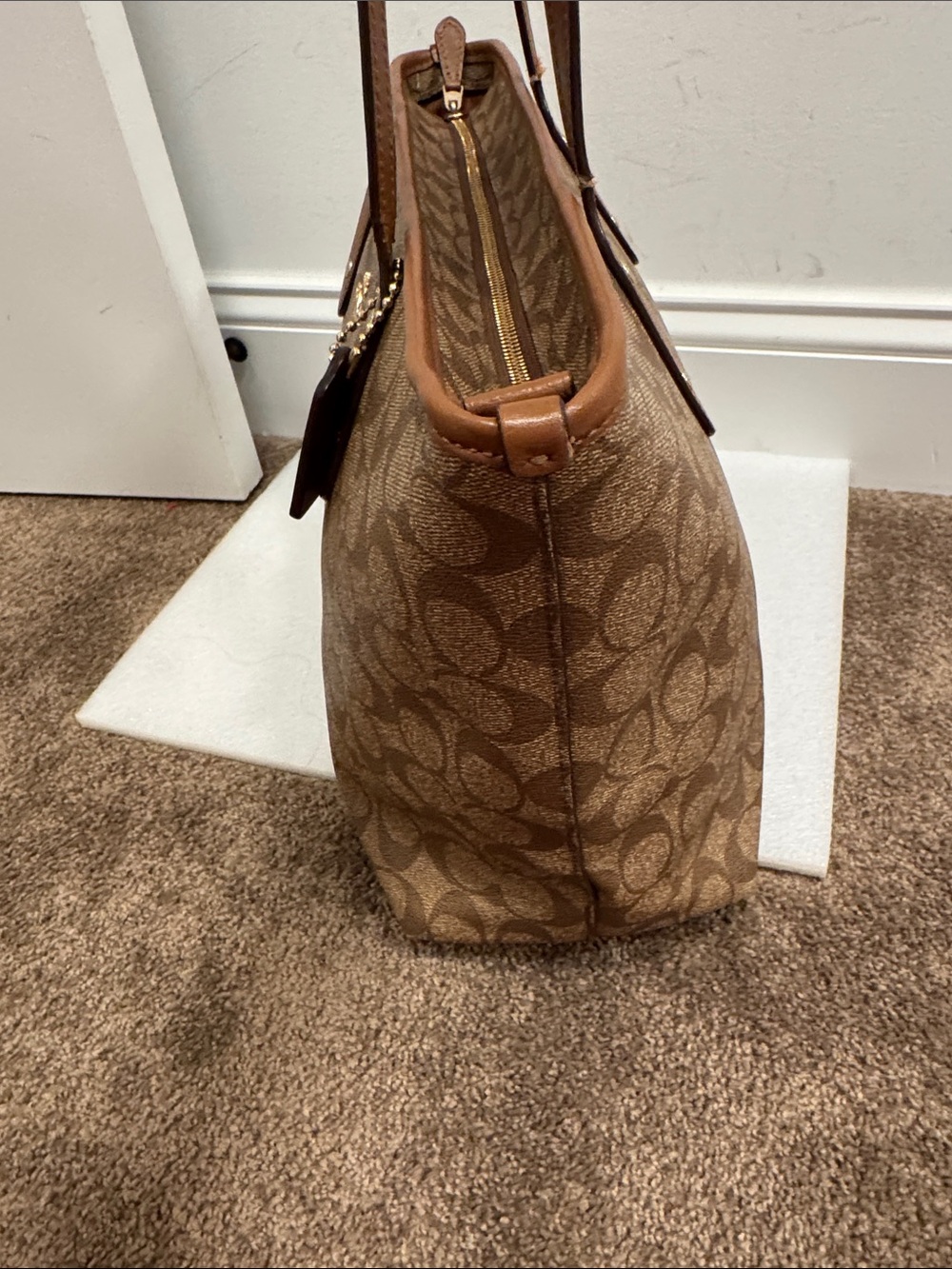 Coach Brown Signature Canvas city tote bag with hangtag - Picture 2 of 11